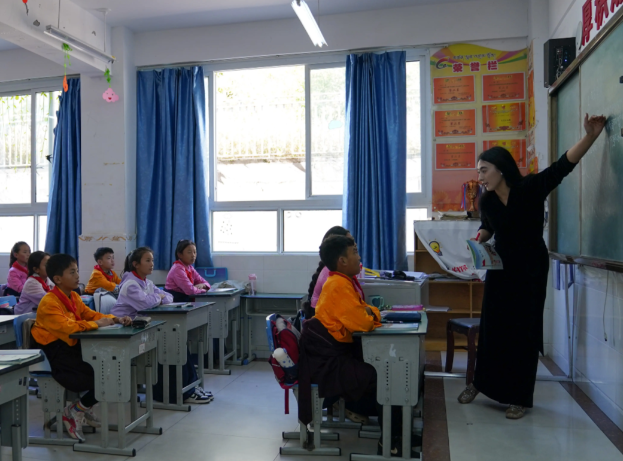 运用中平均每节课要进行4-5次的有效互动和数据反馈 运用中平均每节课要进行4-5次的有效互动和数据反馈